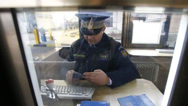Documente false depistate de poliţiştii de frontieră