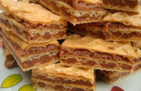 Foi de napolitană umplute cu nucă