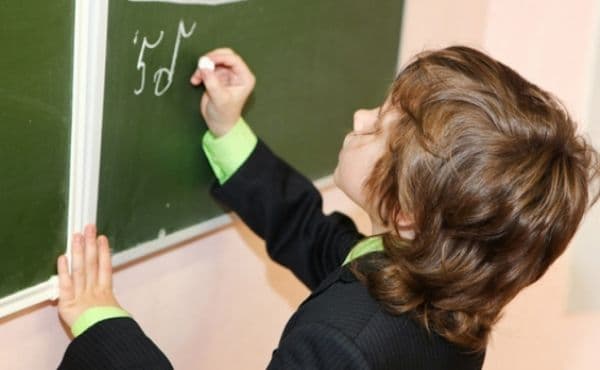Elevii revin luni din vacanţă: Ce examene îi aşteaptă chiar din februarie