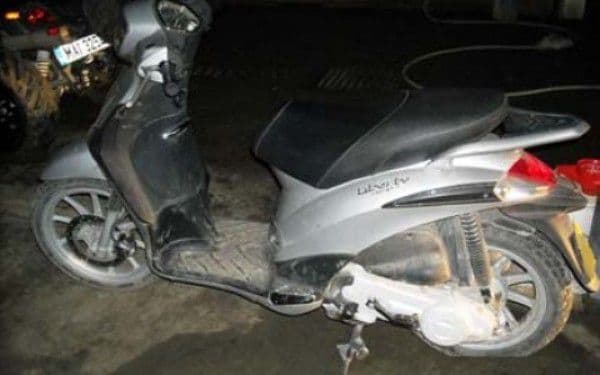 Bărbat prins de polițiști în toiul nopții conducând  fără permis un moped neînmatriculat 