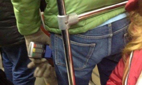 Postarea de pe Facebook care dă fiori clienţilor cu carduri contactless