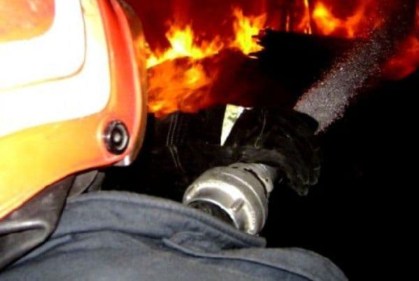 Incendiu cu victimă la Cucorăni! Un bărbat şi-a pierdut viaţa după ce a adormit cu ţigara aprinsă