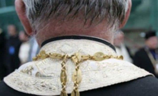O nouă metodă de înșelătorie: Atenţie la preoţii care vă cer bani!