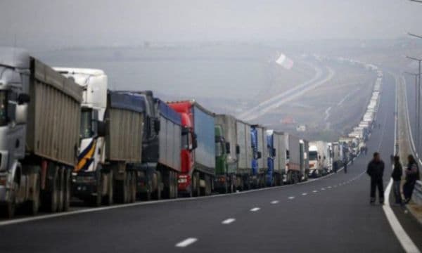 O nouă atenționare de călătorie pentru Grecia: 3 vămi sunt blocate la granița cu Macedonia și una la frontiera cu Albania
