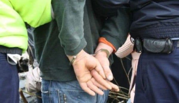 Percheziții la locuinţa unui bărbat bănuit de comiterea mai multor infracţiuni de furt