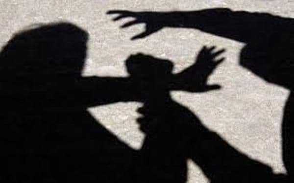 Scene incredibile petrecute la o Școală din Dorohoi. Profesoară agresată de un părinte furios!
