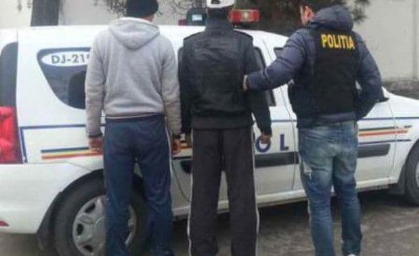 Tineri bănuiţi de comiterea unor furturi, identificaţi de poliţişti