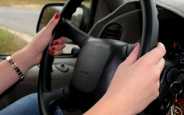 Femeie în stare de ebrietate, depistată circulând cu autoturismul pe strada Poștei