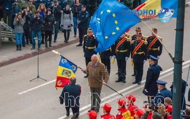 Pompierii botoșăneni au primit Drapelul de Luptă - simbol al onoarei, vitejiei şi gloriei militare! - FOTO