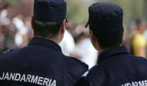 Jandarmii i-au restituit telefonul după ce fostul iubit i l-a luat pentru a-i citi mesajele
