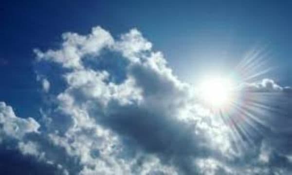 Prognoza meteo pentru weekend. Ploile se răresc, iar vremea începe să se încălzească