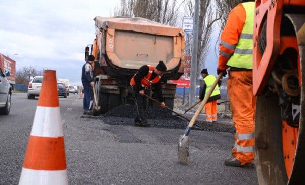Până la sfârşitul lunii aprilie drumul Dorohoi – Vama Racovăţ va fi reparat