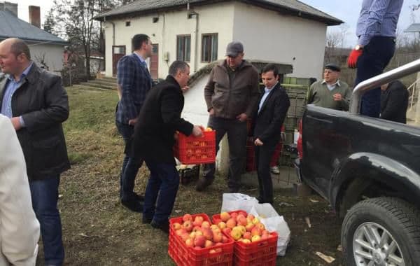 Membrii TNL Botoșani au dus alimente pentru aproximativ o lună, bătrânilor de la Centrul Trușești - FOTO