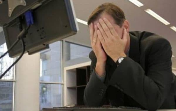 O bancă cunoscută din România face concedieri și își închide sucursale