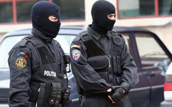 Percheziții DIICOT la Botoșani unde este vizată o rețea de exploatare a persoanelor. Operațiunea „Cuibul de viespi”