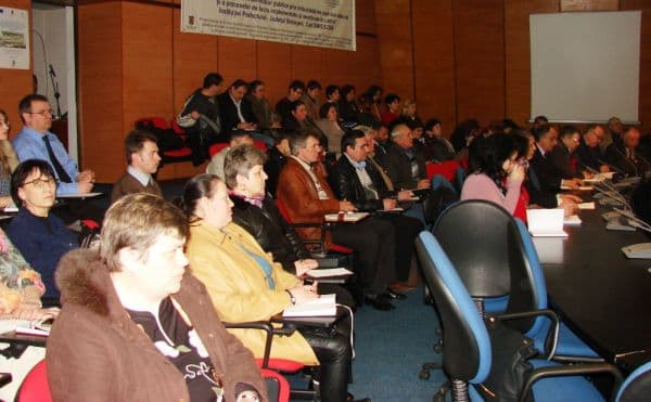Secretarii primăriilor atenţionaţi de prefect, să respecte legislaţia din domeniu