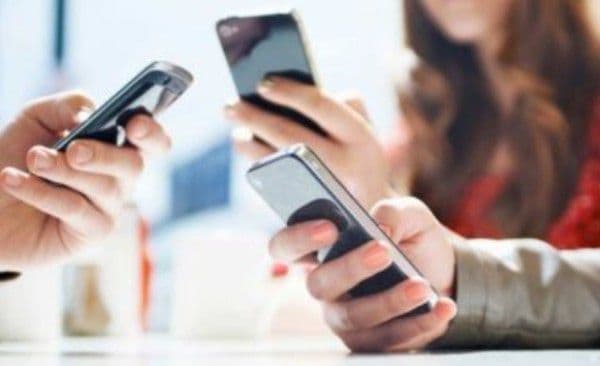 Cum să deblochezi tastatura cu emoticoane secrete din smartphone-ul tău