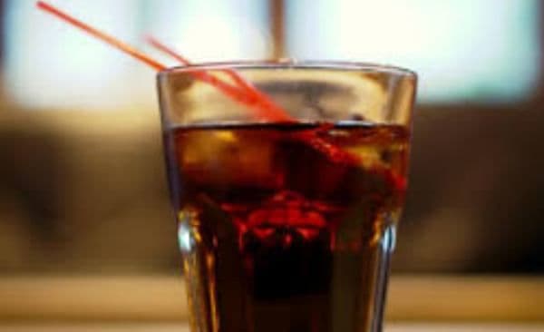 Ce se întâmplă în corpul tău când bei un singur pahar de Cola