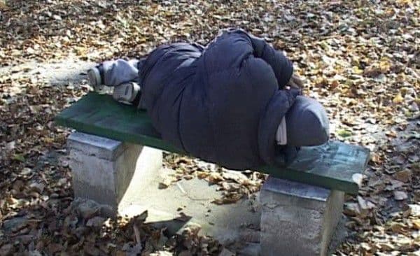 Tot mai mulţi români ajung să doarmă pe străzile din Londra