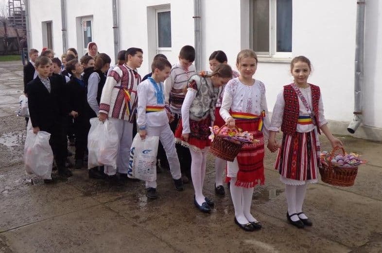 „DĂRUIND, CÂŞTIGI UN ZÂMBET” Acţiune derulată la Dorohoi de elevi ai Şcolii Gimnaziale „Leon Dănăilă” Darabani - FOTO