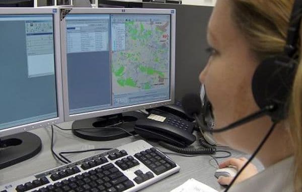 Minor, fără permis de conducere, a furat mașina părinților apoi a sunat la 112 să reclame furtul acesteia