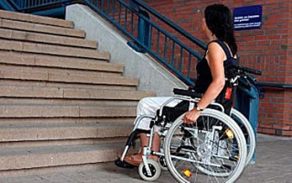 Amendă de la 6.000 lei la 12.000 lei pentru lipsa accesibilității la vot necesară persoanelor cu handicap locomotor