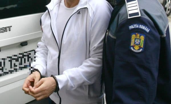 Mandat de arestare preventivă pentru un tânăr suspect de comiterea unei tâlhării