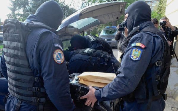 Mandat de percheziție și cercetare pentru ameninţare şi hărţuire