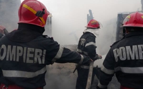 Aprilie, luna de foc. 58 de intervenţii ale pompierilor în două zile!