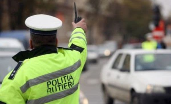 A plecat la plimbare cu mașina, deși avea permisul suspendat de opt ani