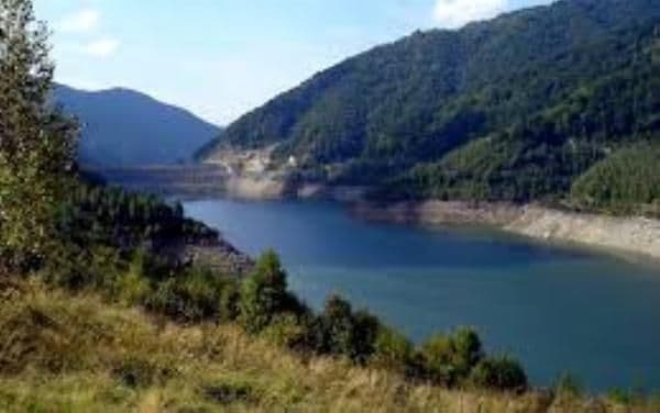 Lacul-fantomă din România. Apare pe hartă, dar nu există
