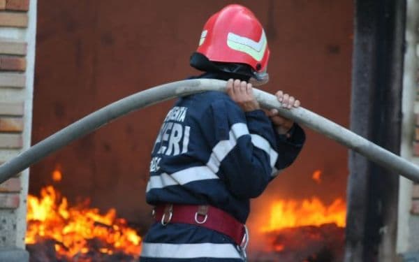 Zi de foc pentru pompierii botoșăneni. Cinci incendii în trei ore!