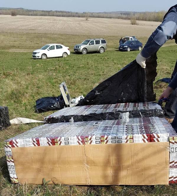 Țigări de contrabandă în valoare de peste 76.000 lei descoperite de poliţiştii de frontieră botoșăneni - FOTO