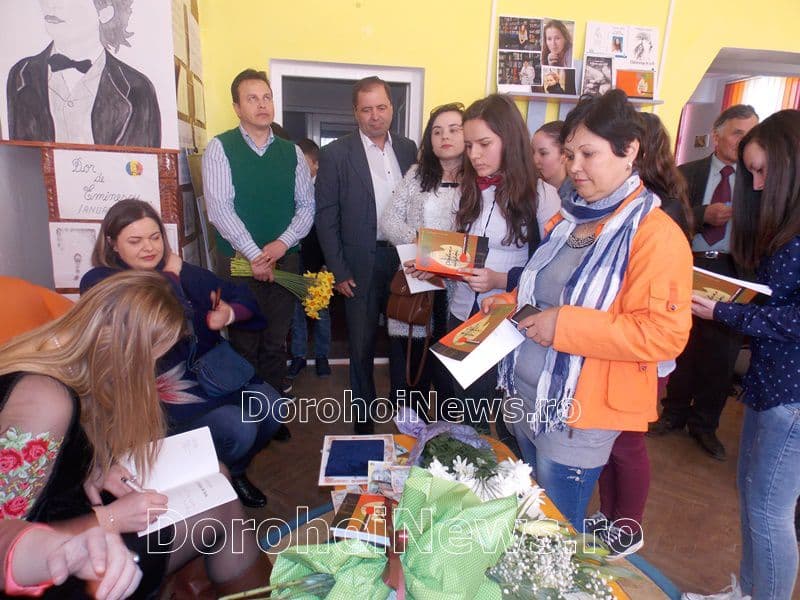 „Cărbune de fum” de Luminița Amarie – universul liric sub semnul Ibăneștiului - Galerie FOTO