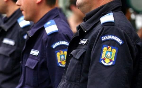 Activitate preventivă a jandarmilor botoșăneni „Adolescenţă în legalitate, nu delincvenţă în ilegalitate”