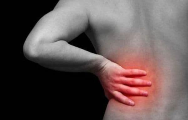 Hernia de disc netratată provoacă dureri de cap, alergii sau probleme cu ficatul