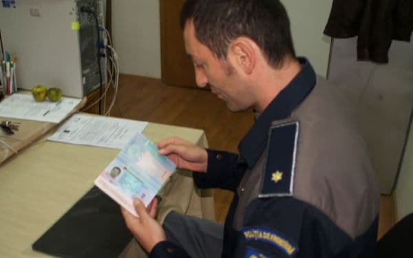 Permis fals, procurat cu 200 euro
