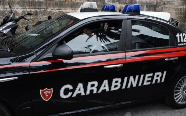 Şofer român care a transportat extracomunitari din România în Italia, arestat la Milano