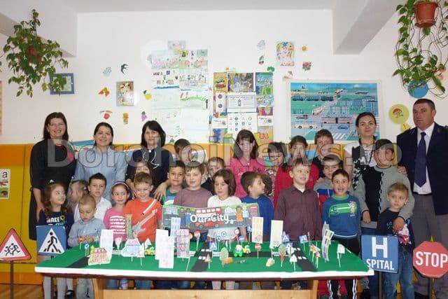 Un parteneriat de succes: Liceul Tehnologic Special „Ion Pillat” Dorohoi - Grădinița cu P.P. „Ștefan cel Mare și Sfânt” Dorohoi - FOTO