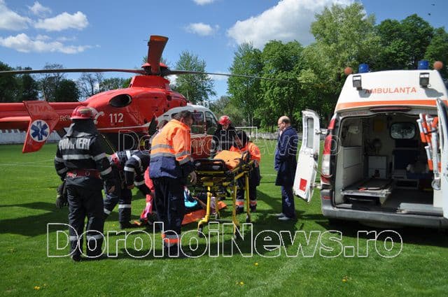 Bărbat cu infarct miocardic preluat de urgență de la Dorohoi de un elicopter SMURD - FOTO