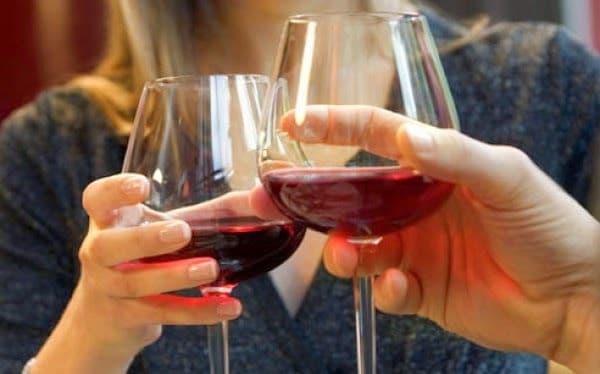 România în TOP 10 ţări unde se bea cel mai mult alcool. Vezi pe ce loc ne situăm
