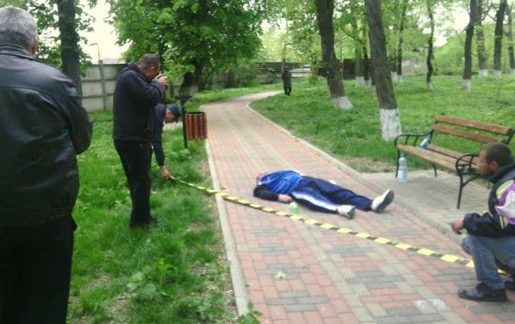 Șocant! Bărbat găsit mort într-un parc din Dorohoi - FOTO