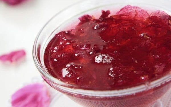 Cum prepari cea mai bună dulceață de trandafiri