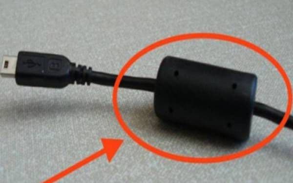 La ce foloseşte cilindrul mic pe care orice încărcător de laptop îl are