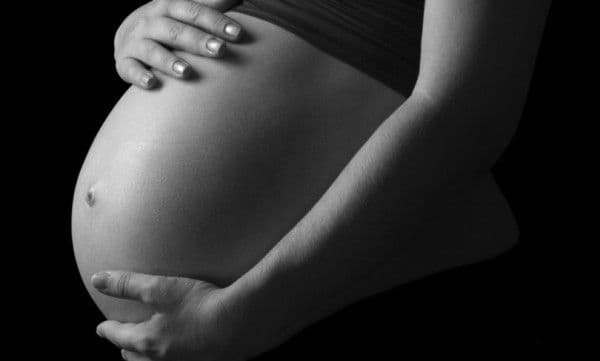 O cântăreaţă de muzică populară de la noi i-a surprins pe toţi: a rămas însărcinată la 40 de ani