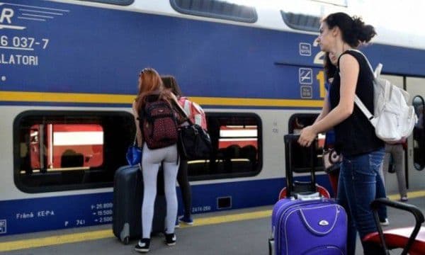 Anunț pentru elevi și studenți: Se schimbă modul în care-și pot cumpăra bilete de tren reduse