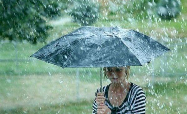 Meteorologii informează! Averse, descărcări electrice, intensificări ale vântului şi condiţii de grindină