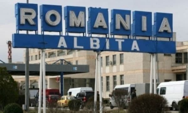 Vameșii din Iași au înghețat. Ce au găsit lipit pe corpul unui tânăr. Nu au mai văzut așa ceva!