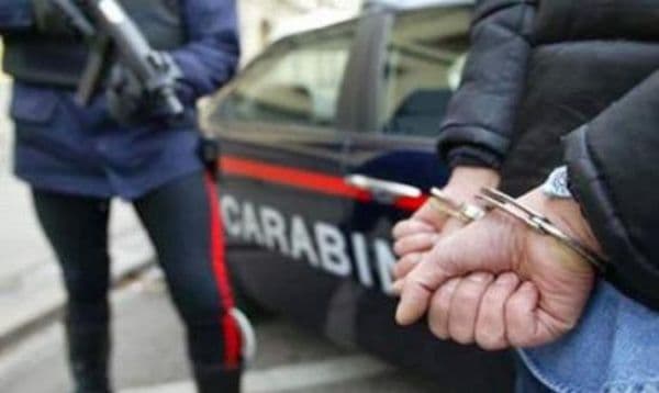 Adolescent român, arestat în Italia. Este acuzat de viol