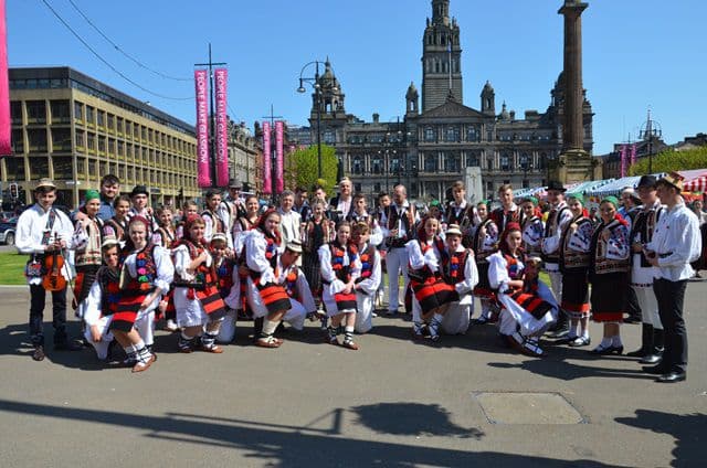 Ziua Europei: România reprezentată cu succes de Ansamblul folcloric „Mugurelul – Mărgineanca” la Glasgow - FOTO